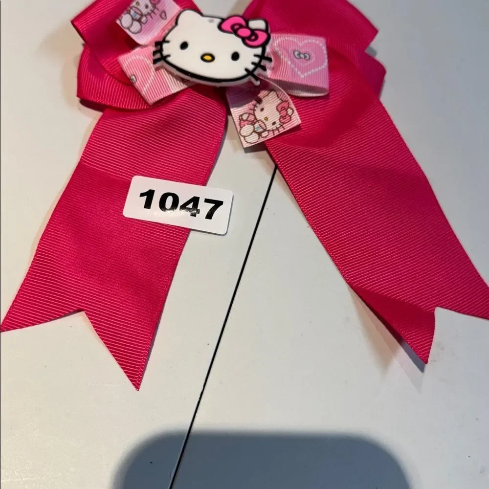 1047 Hot Pink Color Hello Kitty Aligator Clip Hair Bow